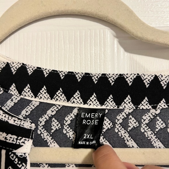 BRAND NEW, never worn before! Black and white knee length dress - Picture 4 of 6